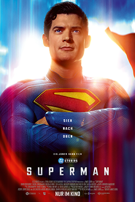 Das Filmplakat zeigt Superman von vorne im typenischen rot-blauen Anzug