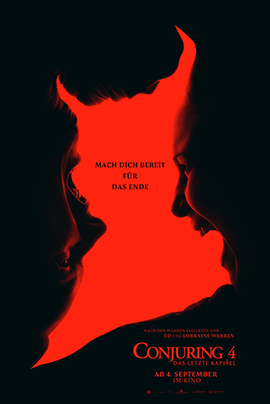 Aktuelle Kinocharts Filmplakat für Conjuring 4 – Das letzte Kapitel – Auf rotem Hintergrund sind im Profil zwei Gesichter zu sehen: eine Frau in ernster Pose links und ein schreiendes Gesicht rechts. Dazwischen steht der Schriftzug „Mach dich bereit für das Ende“.