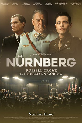 Kino-Plakat zu Nürnberg mit drei Männern in historischen Uniformen und Anzügen vor dunklem Hintergrund. Im unteren Teil ist ein Gerichtssaal mit den Nürnberger Prozessen zu sehen. Der Titel „Nürnberg“ steht groß in der Mitte.