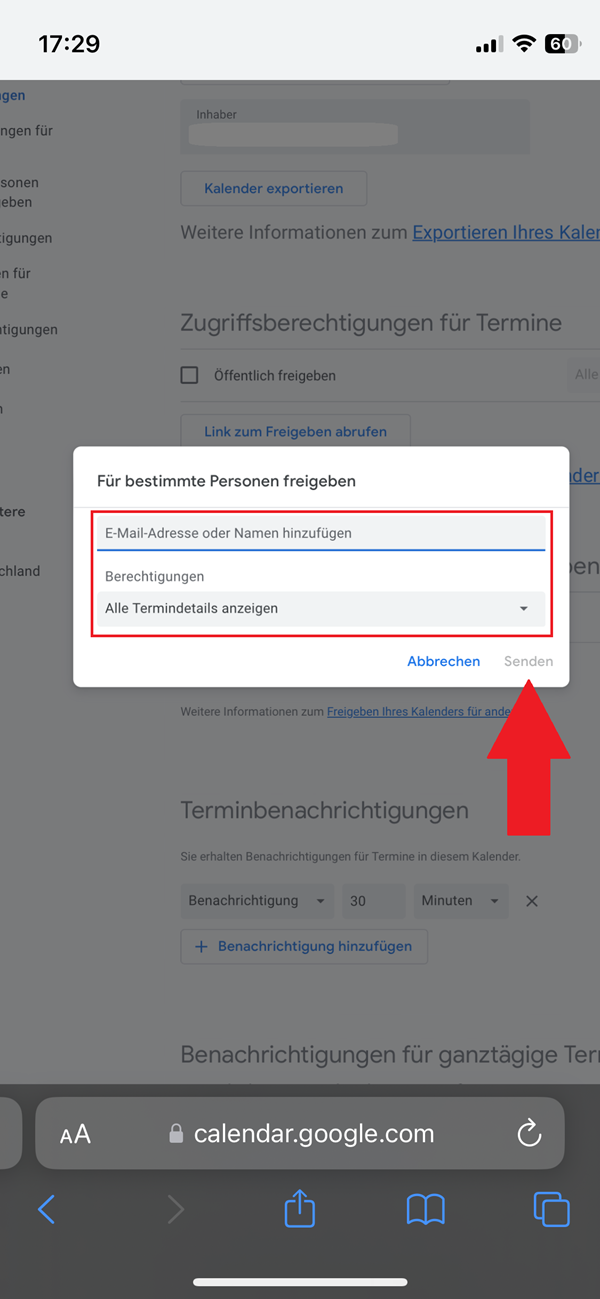 Screenshot von Einstellungen in Google-Kalender mit roter Markierung des Fensters „Für bestimmte Personen freigeben“ und rotem Pfeil, der auf „Senden“ zeigt