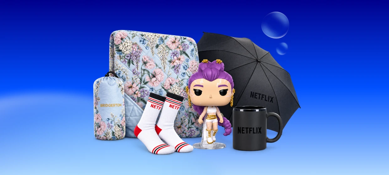  Wednesday-Fan-Paket mit lilanem Notizbuch mit goldenem Wappen, schwarzer Trinkbecher mit Wednesday-Bild, schwarze Tasse mit Aufschrift und ein Paar schwarze Socken mit weißem N. 