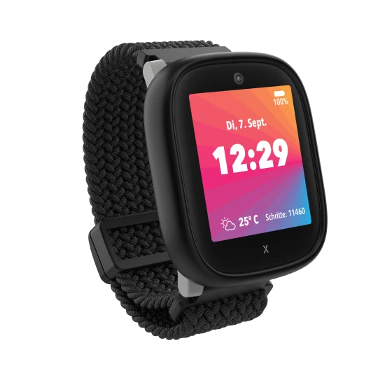  Schwarze Kinder-Smartwatch zeigt Uhrzeit, Wetter und Schrittzähler. 