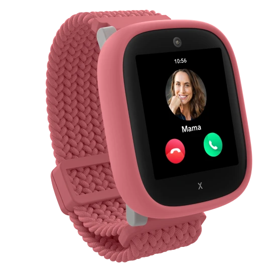  Pinke Kinder-Smartwatch zeigt einen eingehenden Anruf von Mama. 