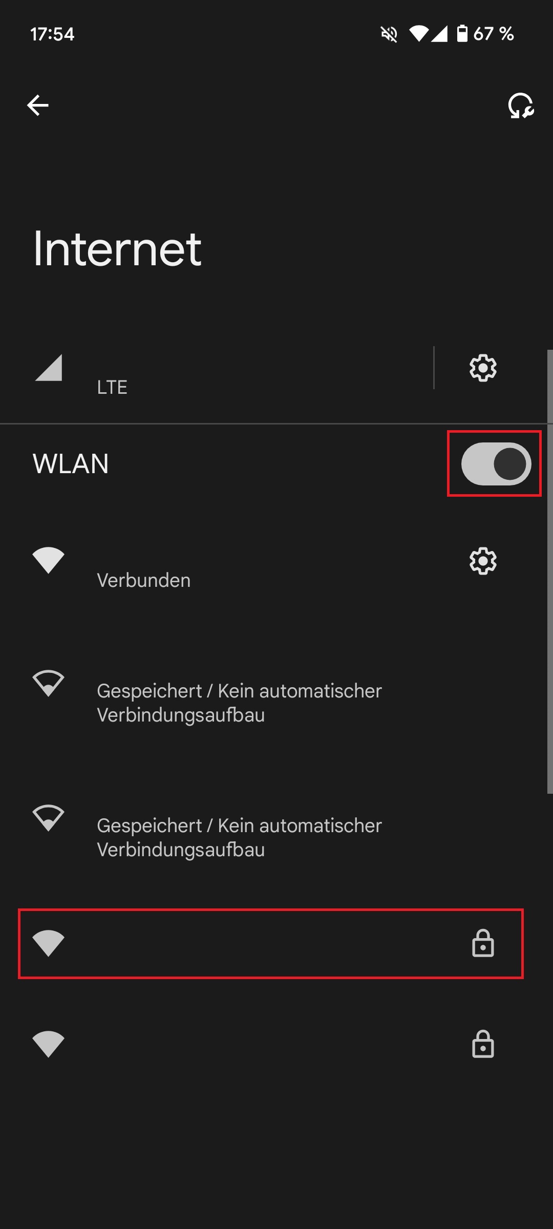 WLAN einschalten und Hotspot auswählen
