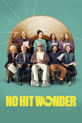 Filmplakat zu No Hit Wonder: Eine Gruppe von neun Personen sitzt und steht vor einer übergroßen goldfarbenen Schallplatte. Einige halten Notenblätter in den Händen. Der Hintergrund ist türkis, und oben links ist ein Riss auf der Schallplatte zu sehen. Unten steht der gelbe Filmtitel No Hit Wonder in großen Buchstaben.