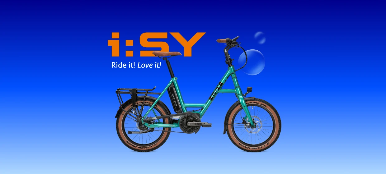  Das E-Bike S8 ZR F B von i:SY in der Farbe opal green. Darüber das Logo von i:SY mit dem Text Ride it! Love it!
