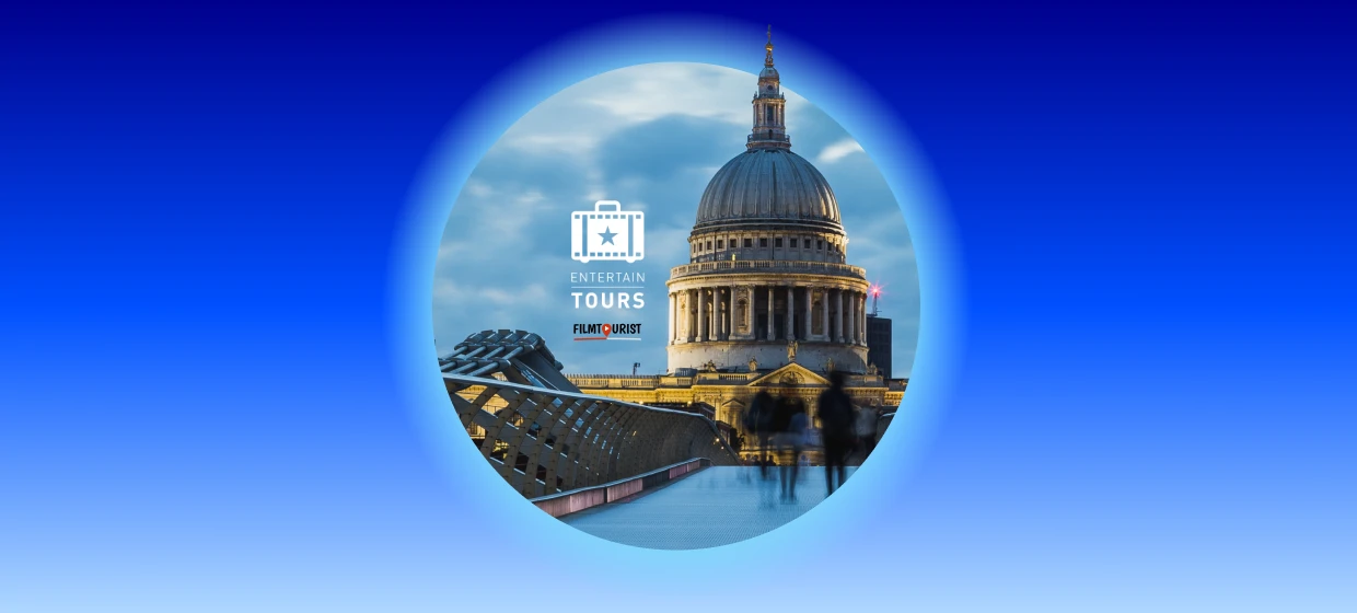  Blick auf den Big Ben und die Houses of Parlament in London bei Abendlicht. Darüber das Logo von Entertain Tours auf hellem Hintergrund.
