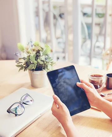 iPad induktiv laden: Was möglich ist(© AdobeStock 119333765)
iPad induktiv laden: Was möglich ist