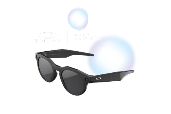  Schwarze Oakley-Sonnenbrille mit runden Gläsern und breiten Bügeln. In das Gestell sind kleine Kameras und Technik-Elemente integriert. 