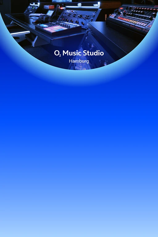  Seitenansicht eines Musikstudios des o2 Music Studio Hamburg. Gezeigt wird die Studioausstattung. 