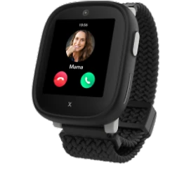  Schrägansicht vorne der Xplora X6 Play (2025) in Schwarz
