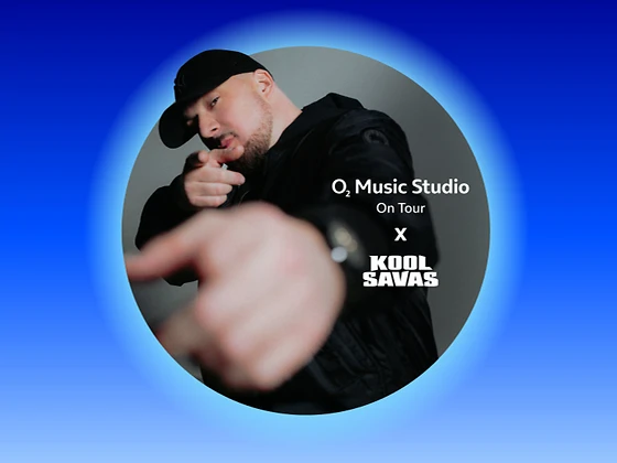Gewinnspiel O2 Music Kool Savas
  Kool Savas macht während des Rappens eine Geste mit seiner Hand in die Kamera