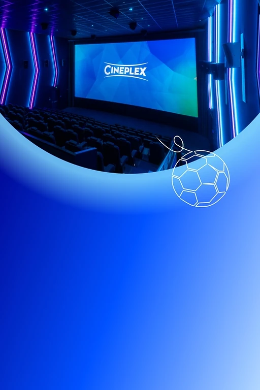  Leerer, Blau abgedunkelter Kinosaal mit dem Cineplex Logo auf der Kinoleinwand 