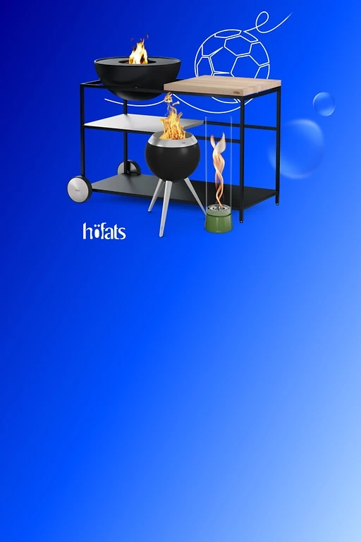  Ein höftas Kugelgrill und diverse Grill-Accessoires sind abgebildet 